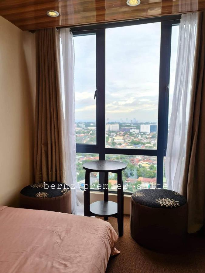 Congressional Town Center Aparthotel Manila Exteriör bild