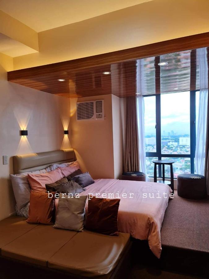 Congressional Town Center Aparthotel Manila Exteriör bild