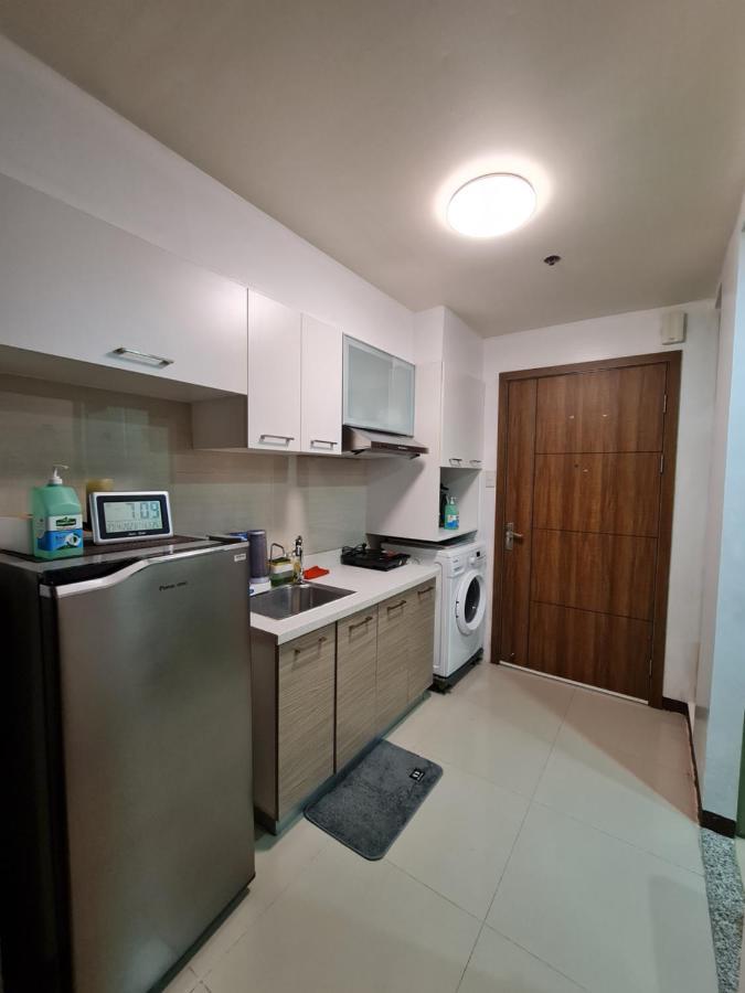 Congressional Town Center Aparthotel Manila Exteriör bild